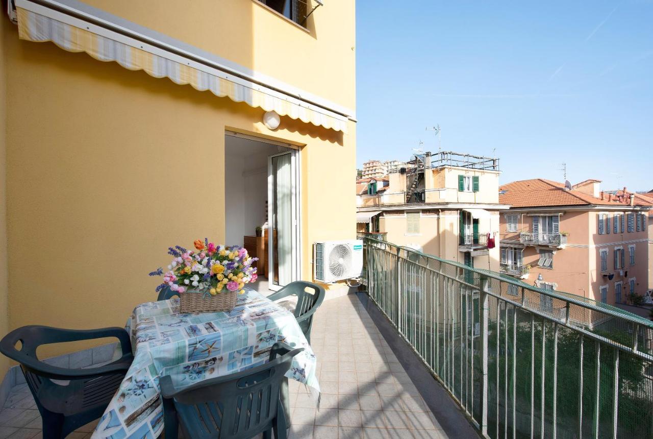 Trilocale Mazzini Con 2 Balconi Appartement Varazze Buitenkant foto