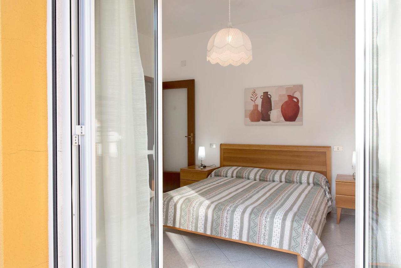 Trilocale Mazzini Con 2 Balconi Appartement Varazze Buitenkant foto